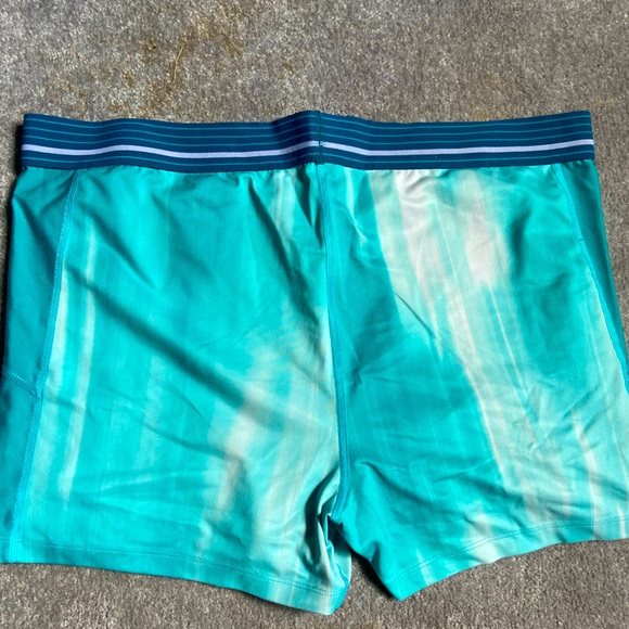 Under Armor Athletic Shorts - Picture 2 of 2